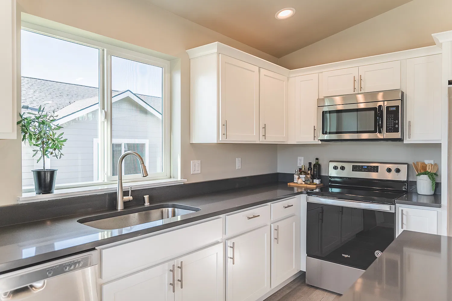 3 bed, 1669 sqft, $1,742 — Photo 4