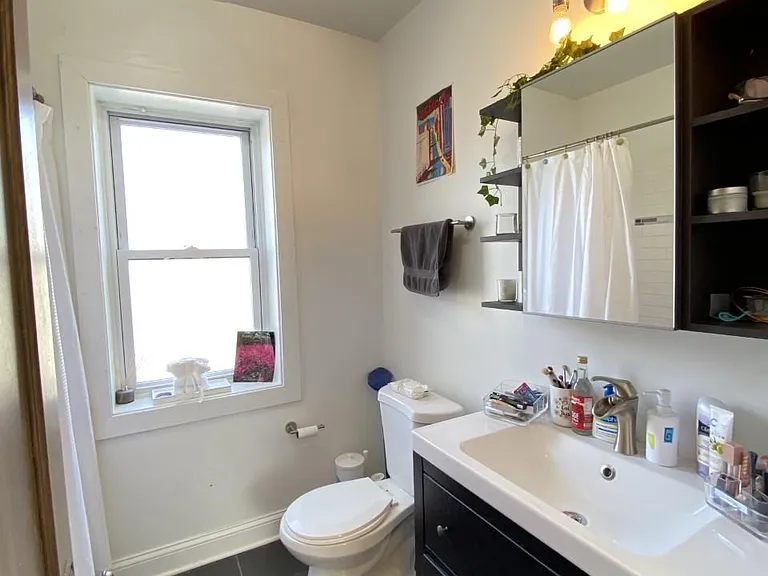 4435-37 W Gunnison St #3E — Photo 4