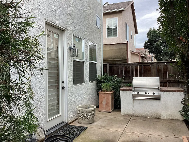 741 W Barcelona Ln — Photo 22