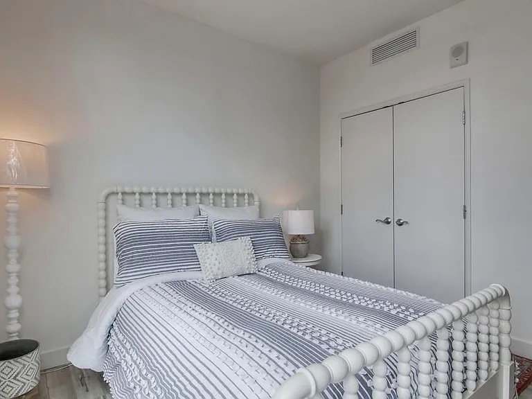 427 9th Ave #603 — Photo 30
