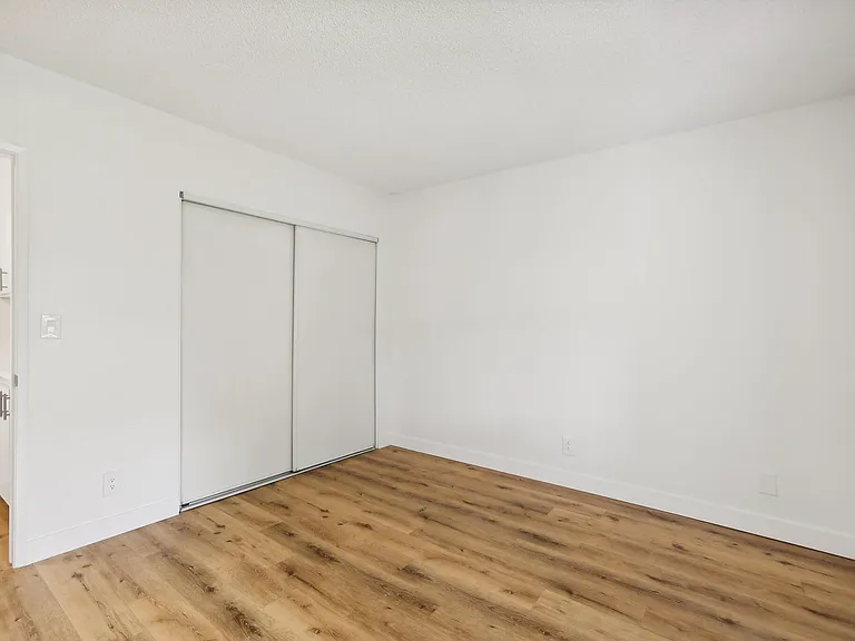 Valle at 9151 Kenwood — Photo 11