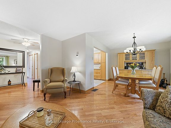 3rd image of 40 Springbrook Cres