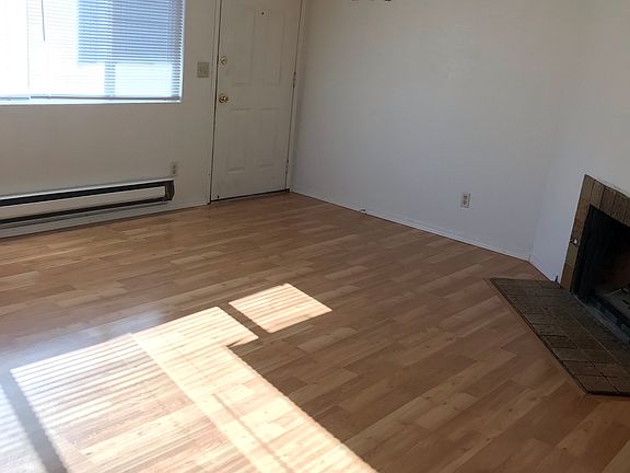 4th image of 11407 16th Ave SW #F