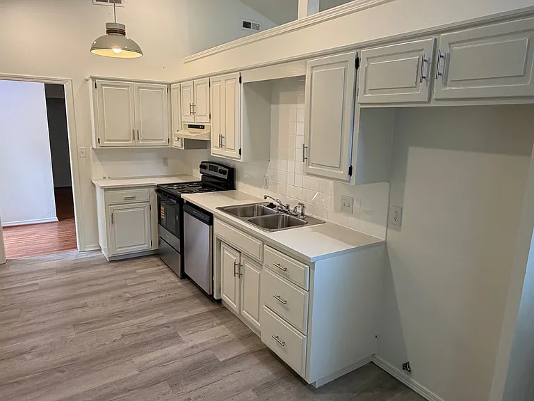 1841 N Seminole Ct — Photo 7