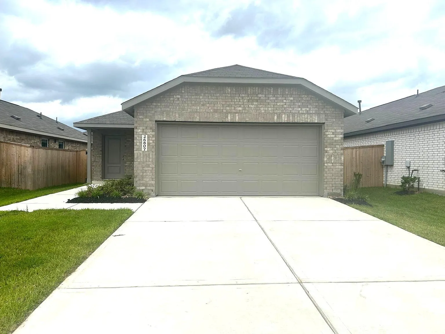 3 bed, 2.0 bath, 1461 sqft, $2,050 — Photo 1