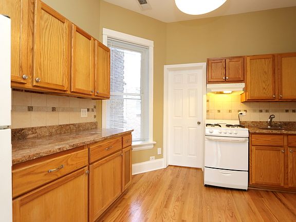 3rd image of 2433 N Kedzie Blvd APT 3F