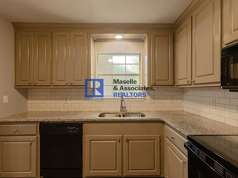 114 Fox Meadow Dr — Photo 15