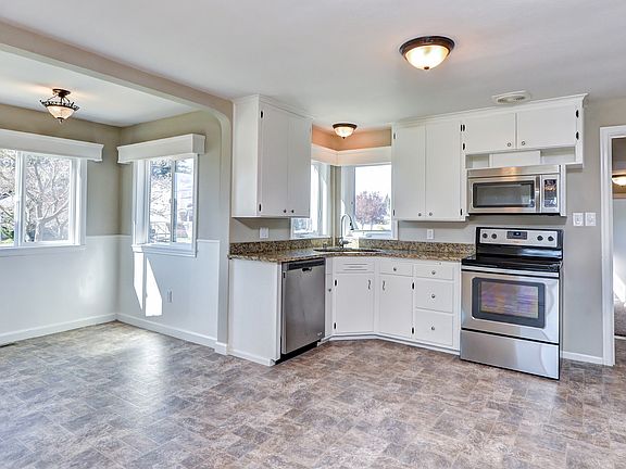 3rd image of 1038 Alder St