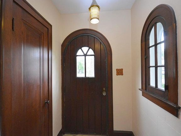 5th image of 179 Manor Ave