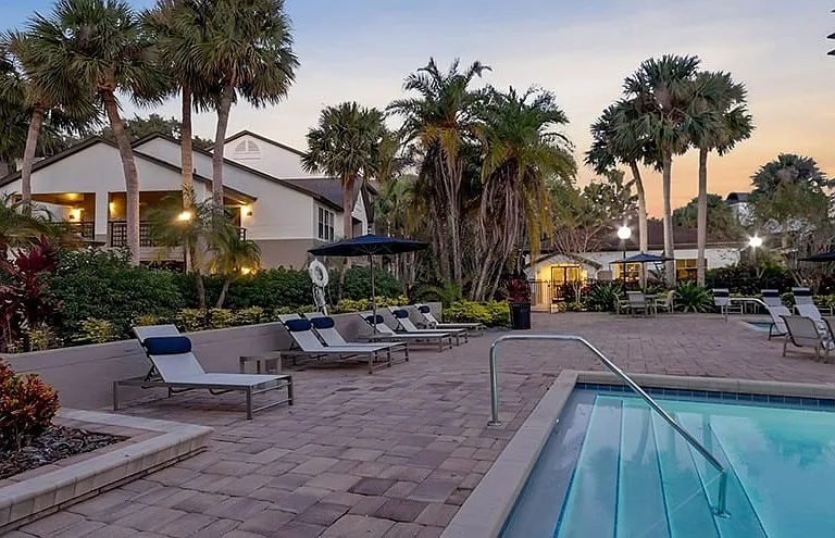 Sabal Palm at Lake Buena Vista Apartment Homes — Photo 27