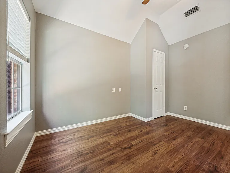 3317 Hazlewood Ct — Photo 17
