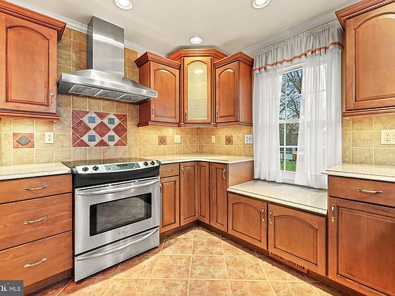 4th image of 1806 Woodrail Dr