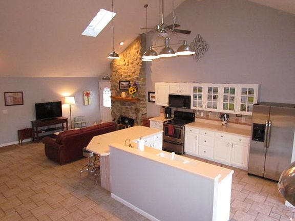 3rd image of 12457 W Poplar Hill Dr