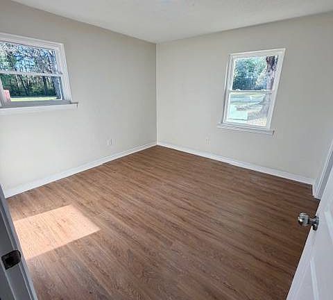 4th image of 8 Cedar Dr