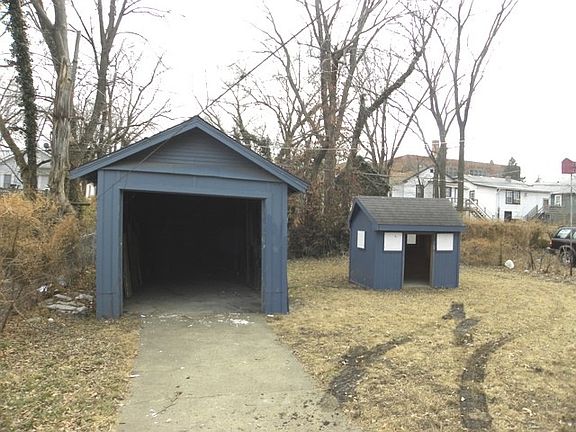 3rd image of 2433 E 70th St