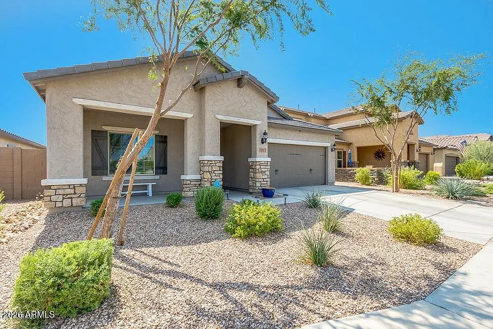 3 bed, 2.0 bath, 2150 sqft, $2,995 — Photo 3