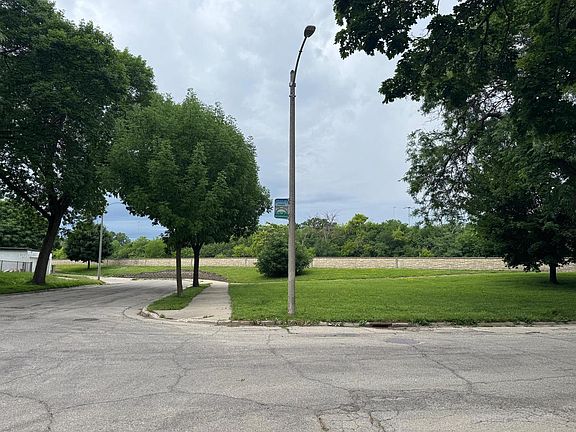 2nd image of 4026 W CLYBOURN STREET