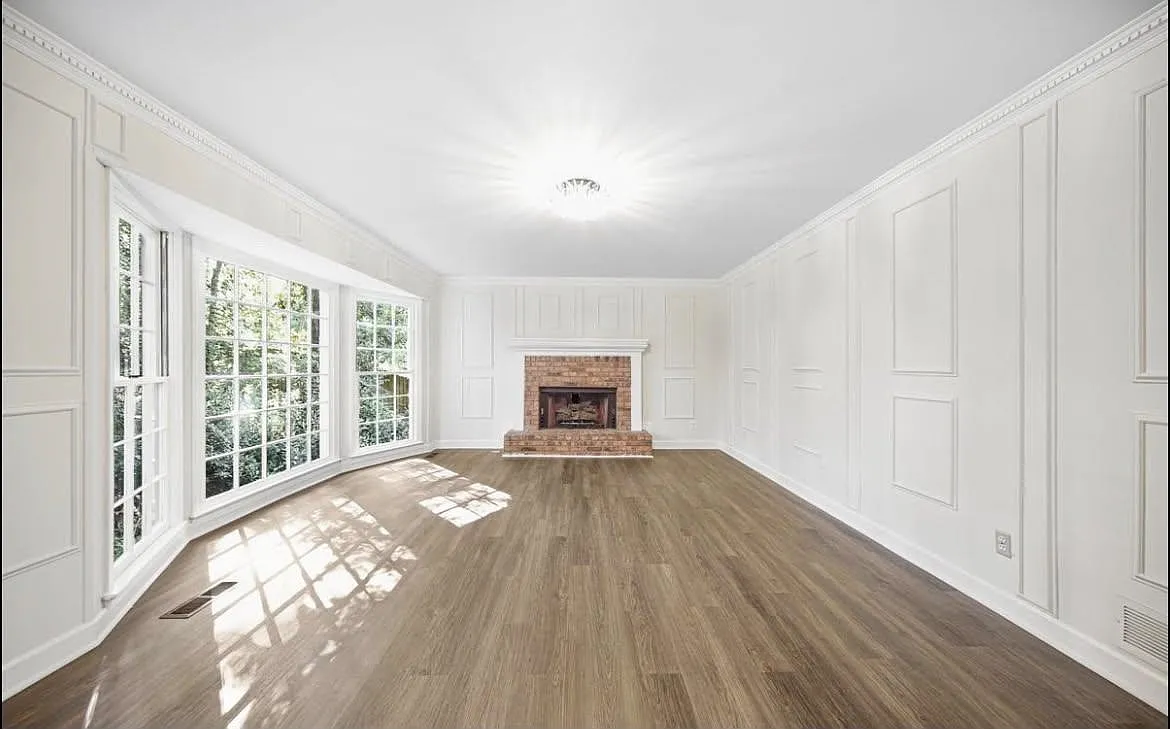 4 bed, 3.5 bath, 2660 sqft, $2,100 — Photo 2