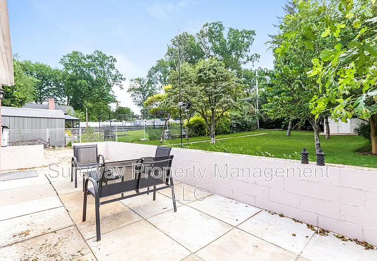350 Larchwood Rd — Photo 19