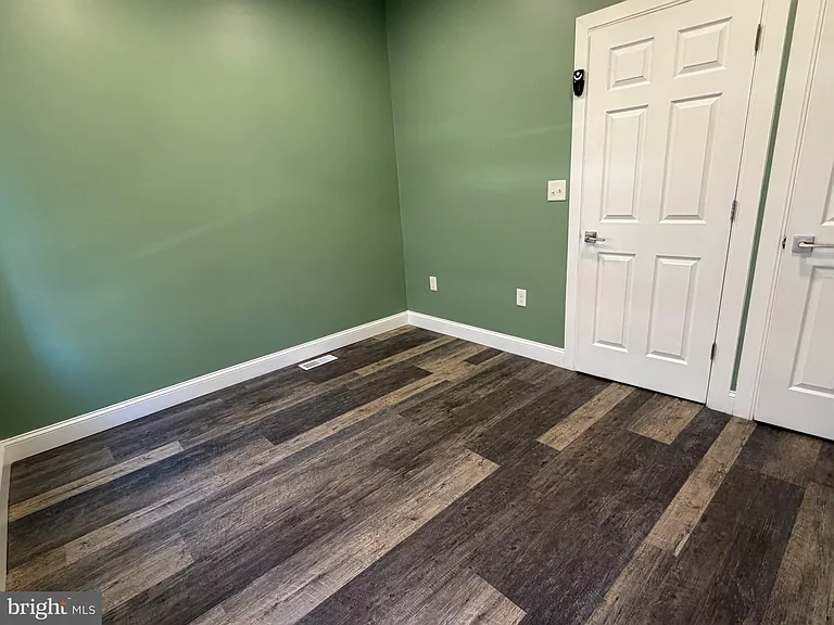 2643 N Mascher St — Photo 18