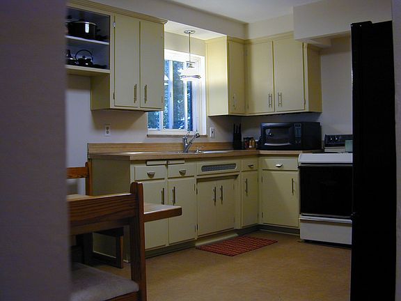 Eat-In Kitchen