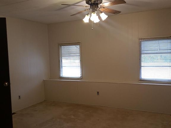bedroom w/bathroom