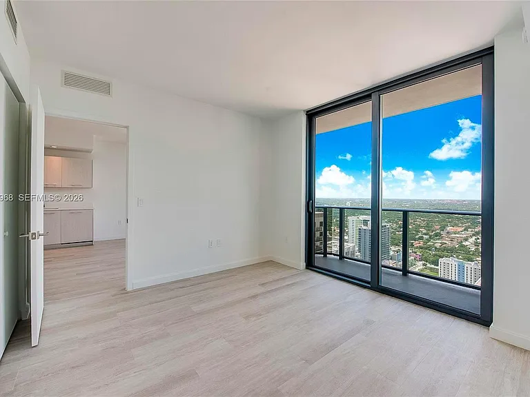 55 SW 9th St #3507 — Photo 7