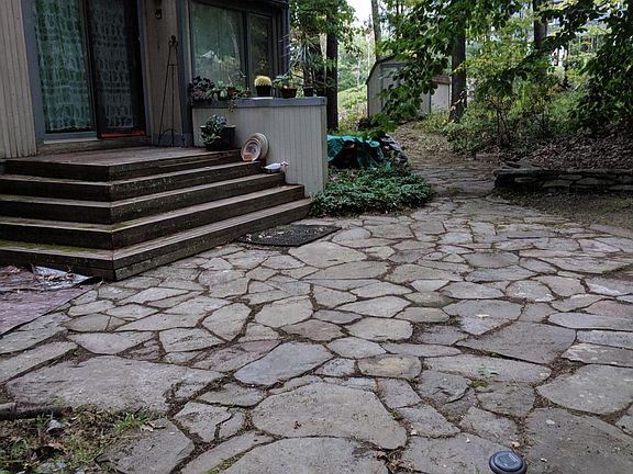2nd image of 39 Lakeview Trl