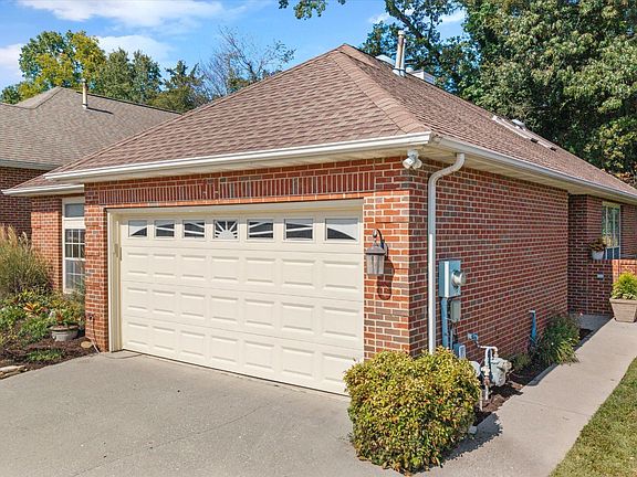 2nd image of 424 Creekview Ln