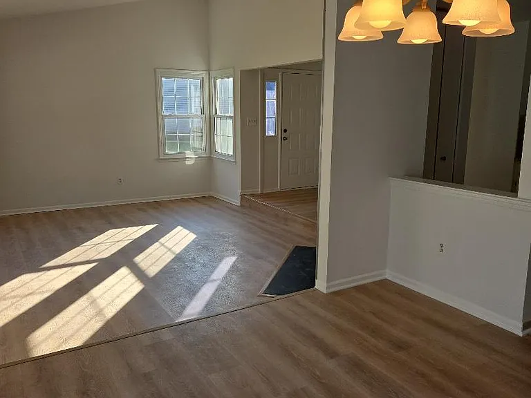 18 Redwood Dr — Photo 8