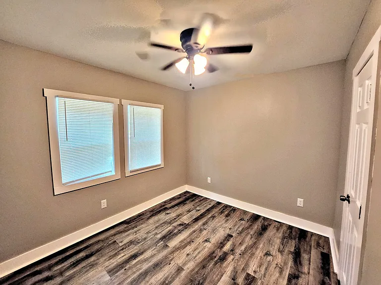 3310 Wildwood Dr SE — Photo 3