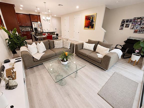 4th image of 14164 Swanley St