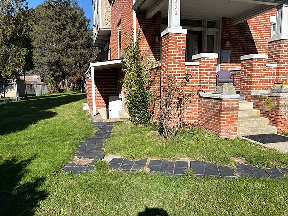 Path to Apartment 4 .
In the basement