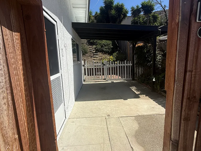 419 Lawrence Dr #B — Photo 3