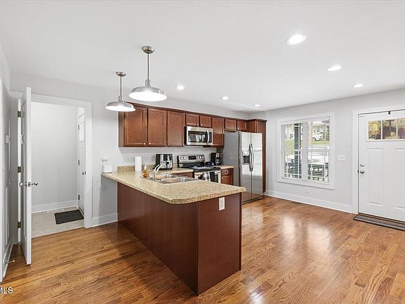 5th image of 417 Union St
