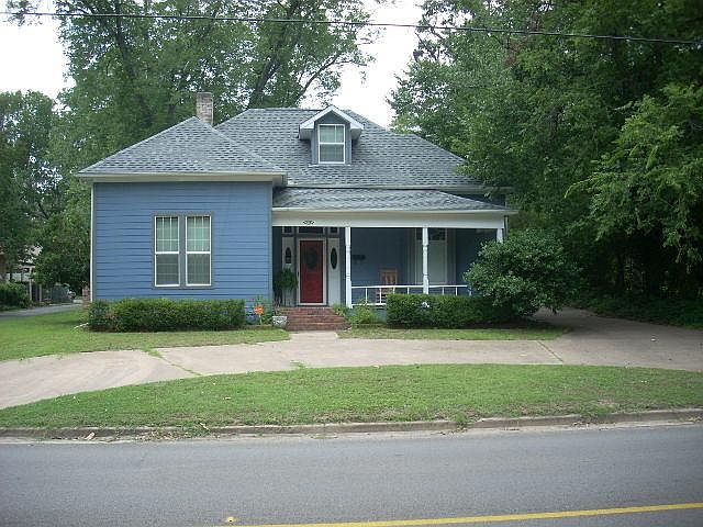 1st image of 512 Jefferson St E