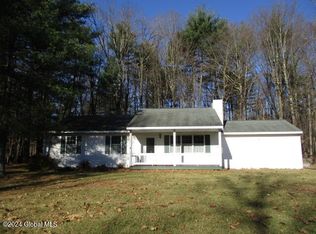 106 Schuyler Heights Dr, Gansevoort, NY 12831