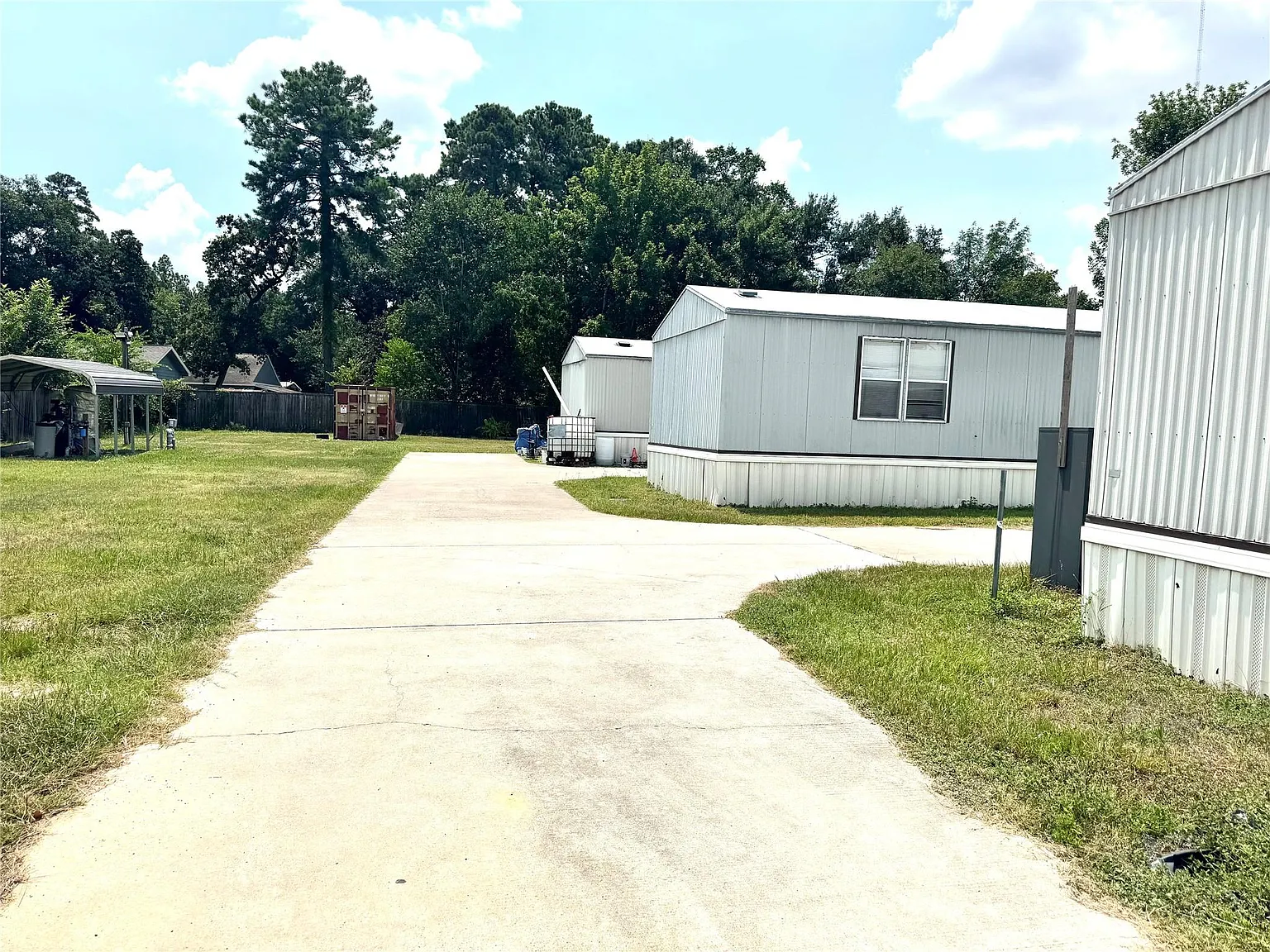 3 bed, 2.0 bath, 1150 sqft, $1,300 — Photo 2