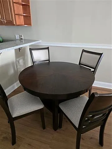 4 bed, 2.0 bath, 2633 sqft, $3,500 — Photo 4