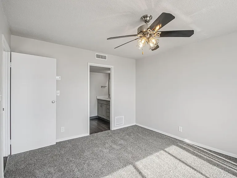The Regency Apartments — Photo 123
