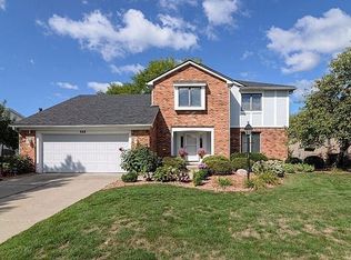 648 Burr Oak Dr, Ann Arbor, MI 48103