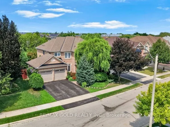 40 Maldives Cres, Brampton, ON L6P 1L3
