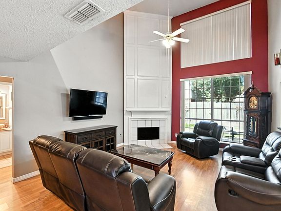 3rd image of 8324 Tallahassee Ln