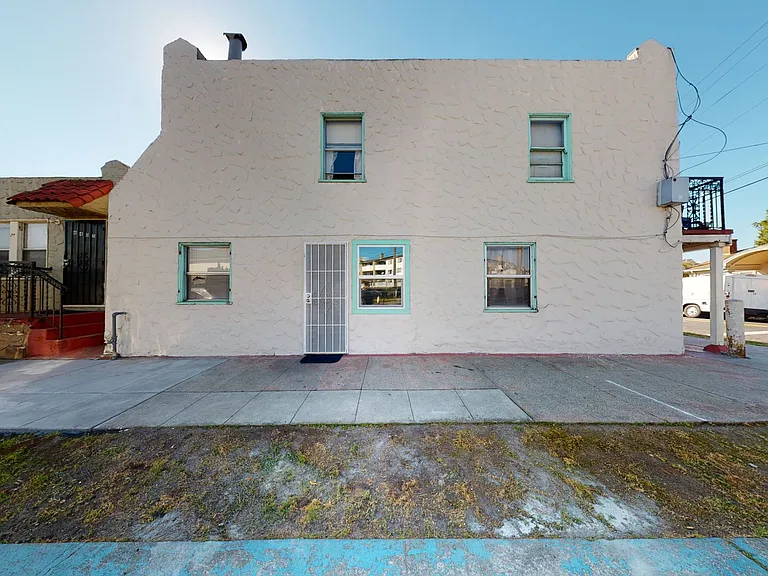 6405 Bancroft Ave — Photo 16