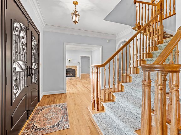 5th image of 144 Victoria Dr