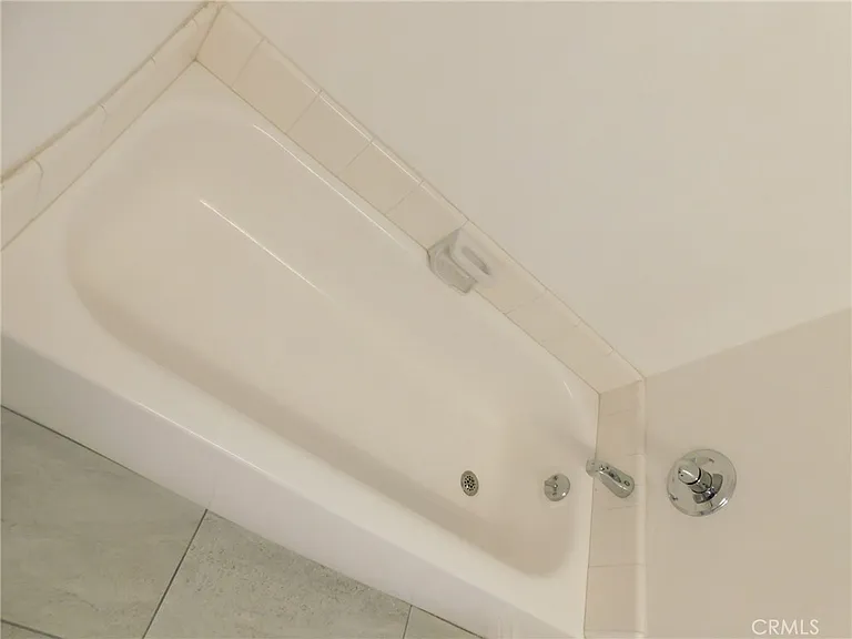 2346 Sarandi Grande Dr — Photo 15