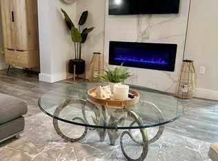 200 Scotia Dr APT 102, Hypoluxo, FL 33462