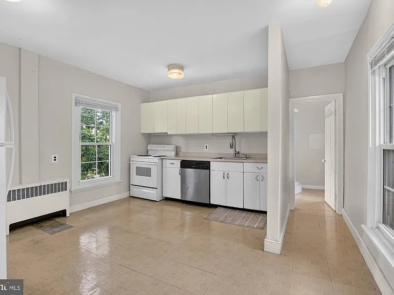 350 Green Ln #2R — Photo 9
