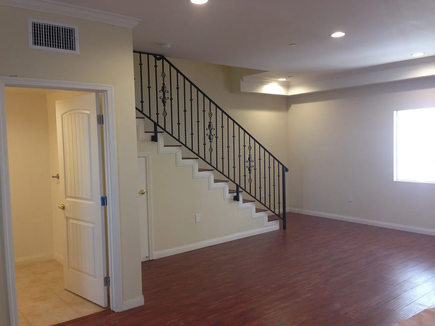 Sylvan St. Apartments_ 14639 Rentals — Photo 3