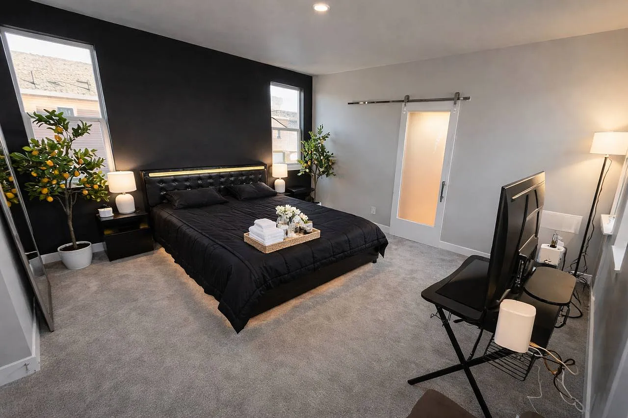 3 bed, 2460 sqft, $990 — Photo 1